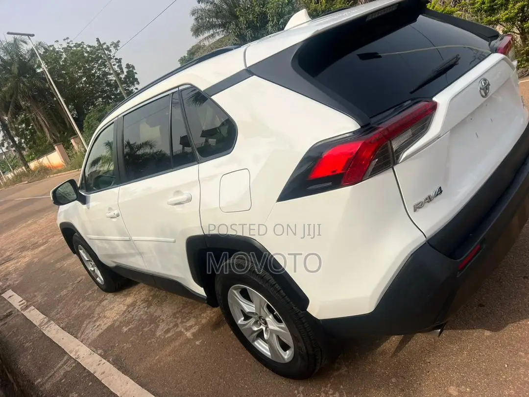 Toyota RAV4 XLE AWD 2020 White