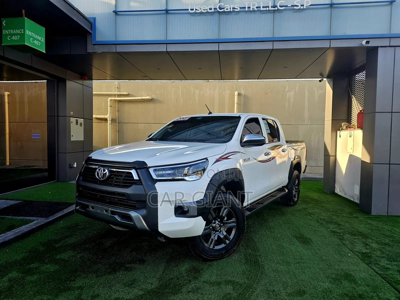Toyota Hilux 2025 White