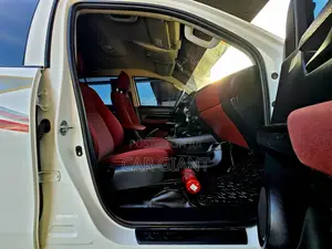 Toyota Hilux 2025 White