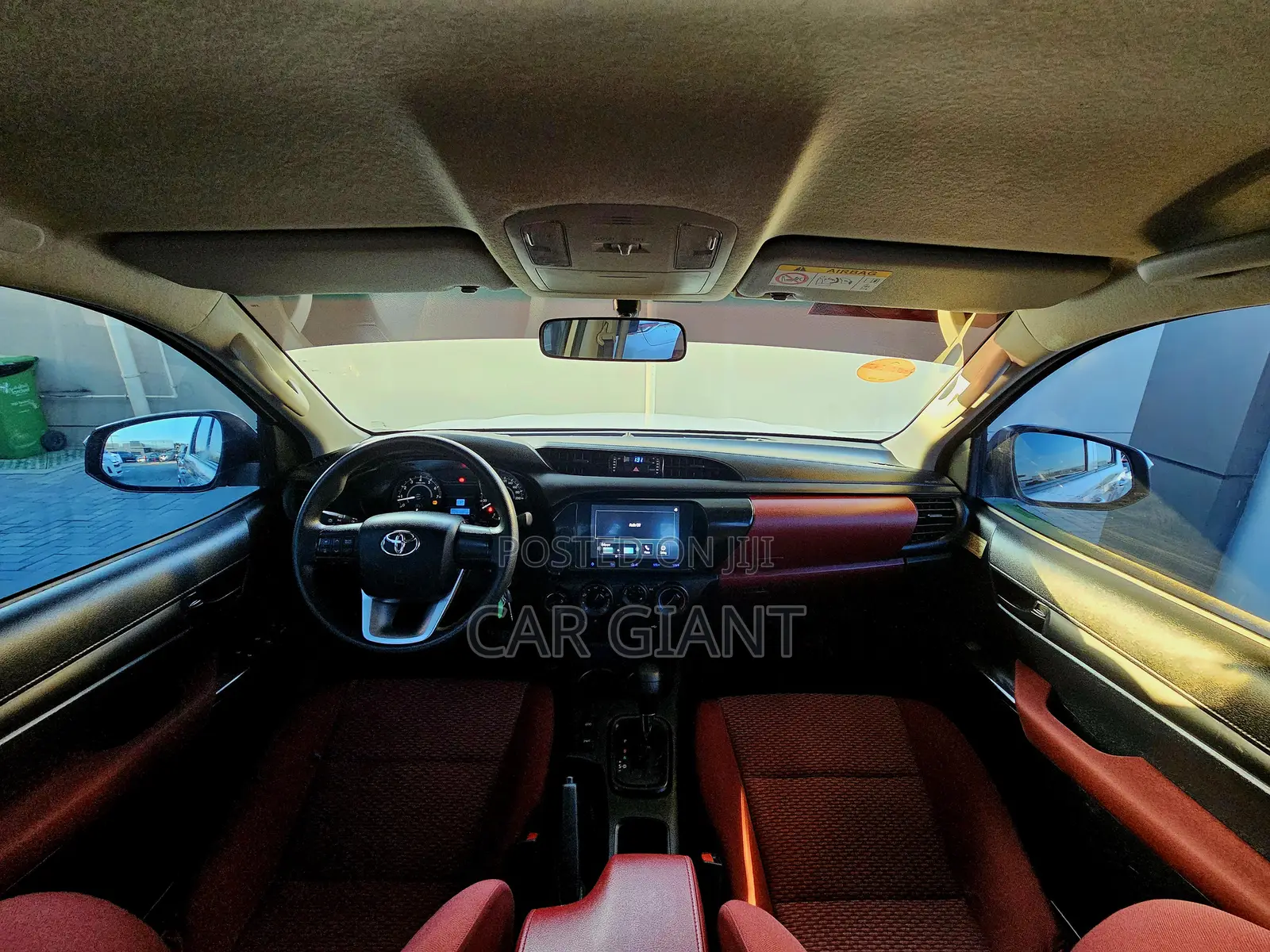 Toyota Hilux 2025 White