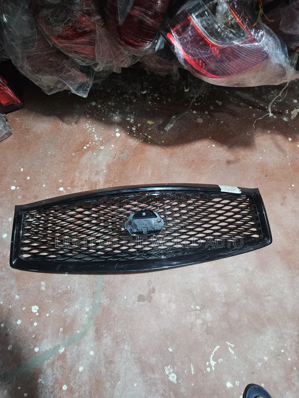 Ifiniti Q70 Front Grille 2015
