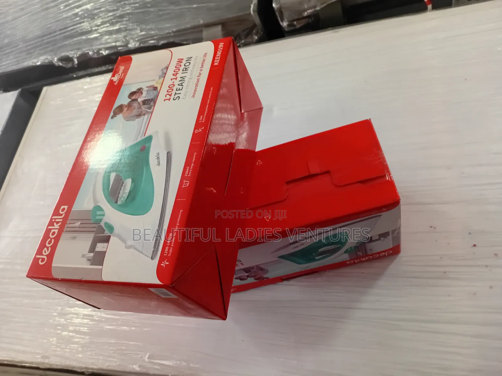 Lightweight Steam Iron With Strong Steam Output