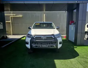 Toyota Hilux 2024 White