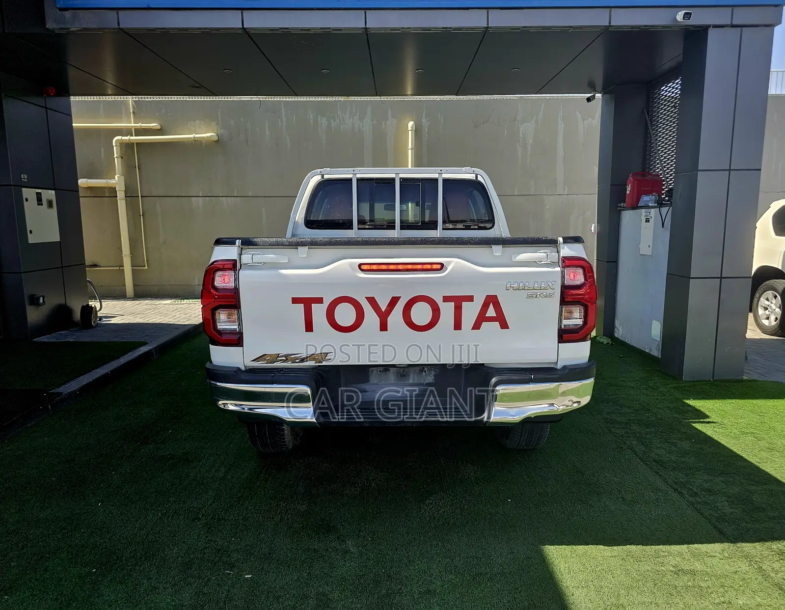 Toyota Hilux 2024 White