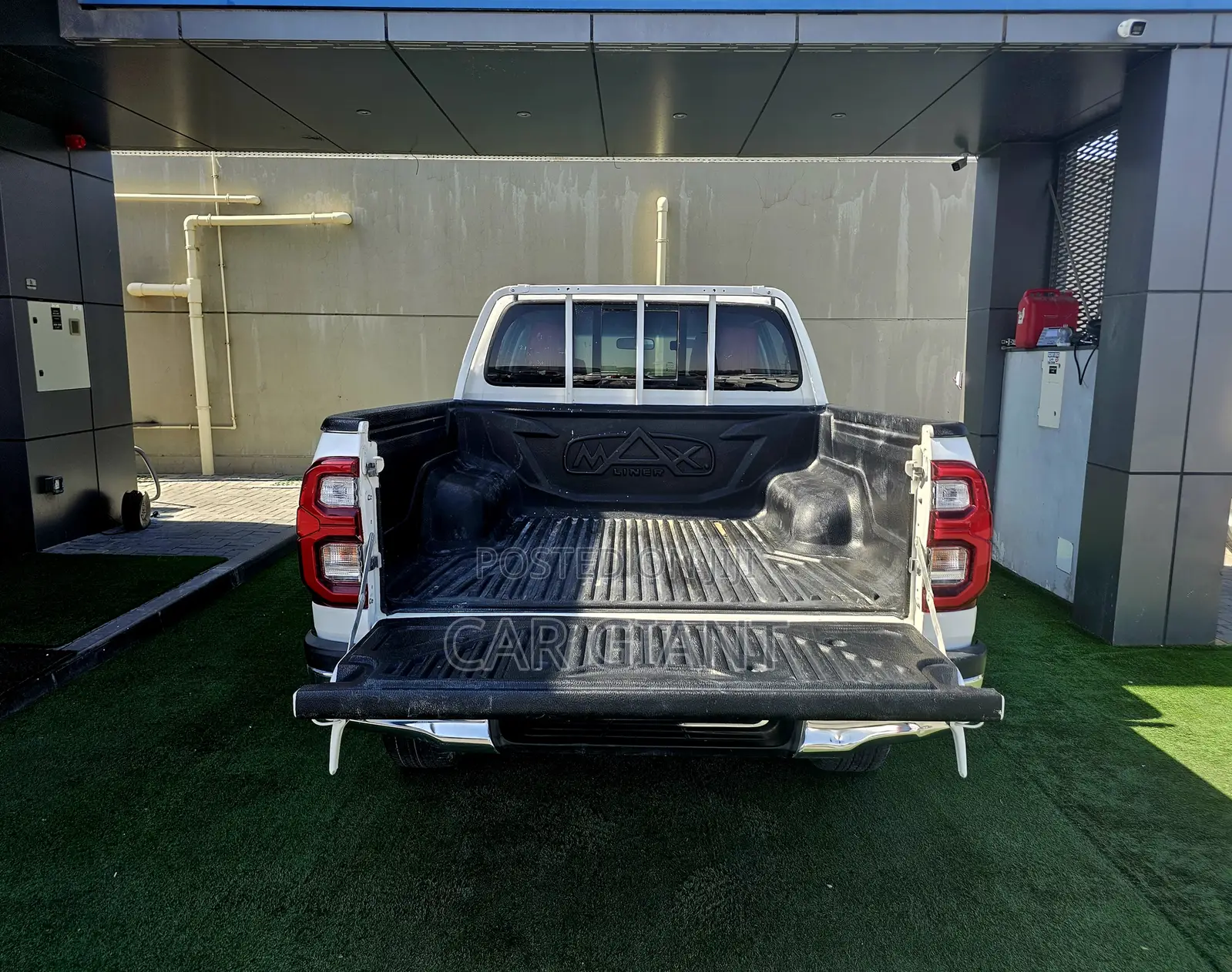 Toyota Hilux 2024 White