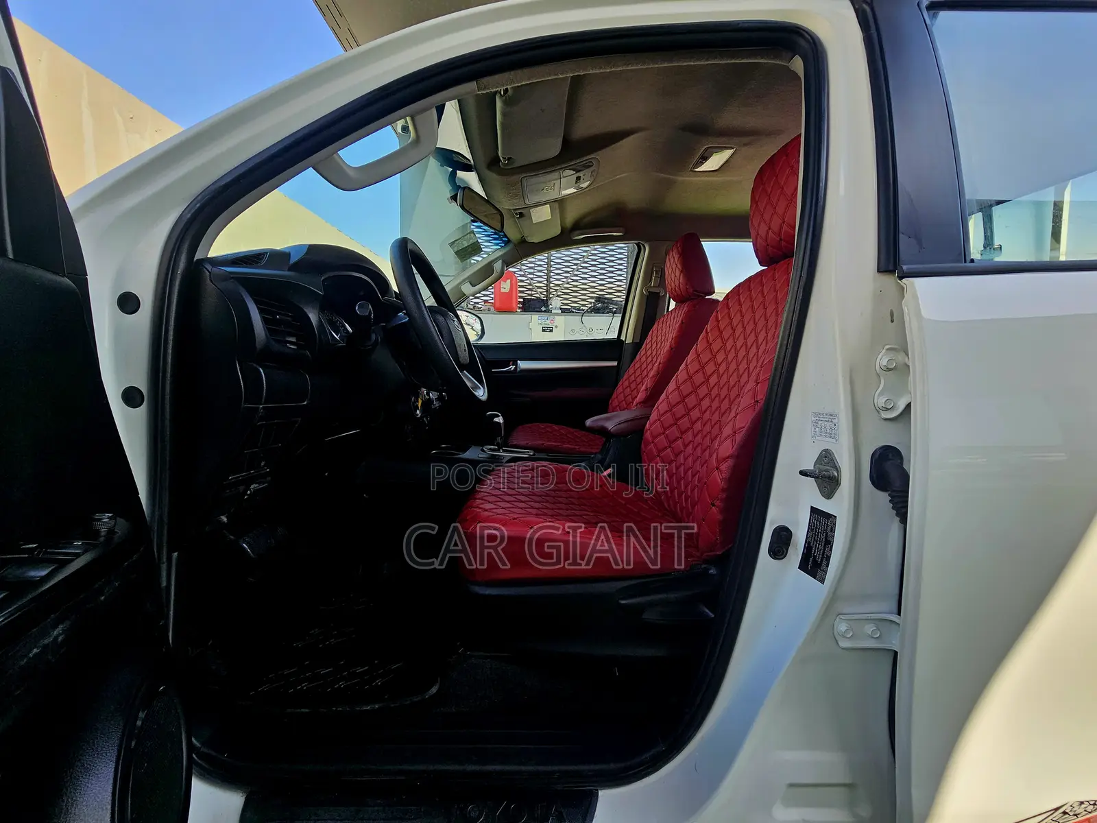 Toyota Hilux 2024 White