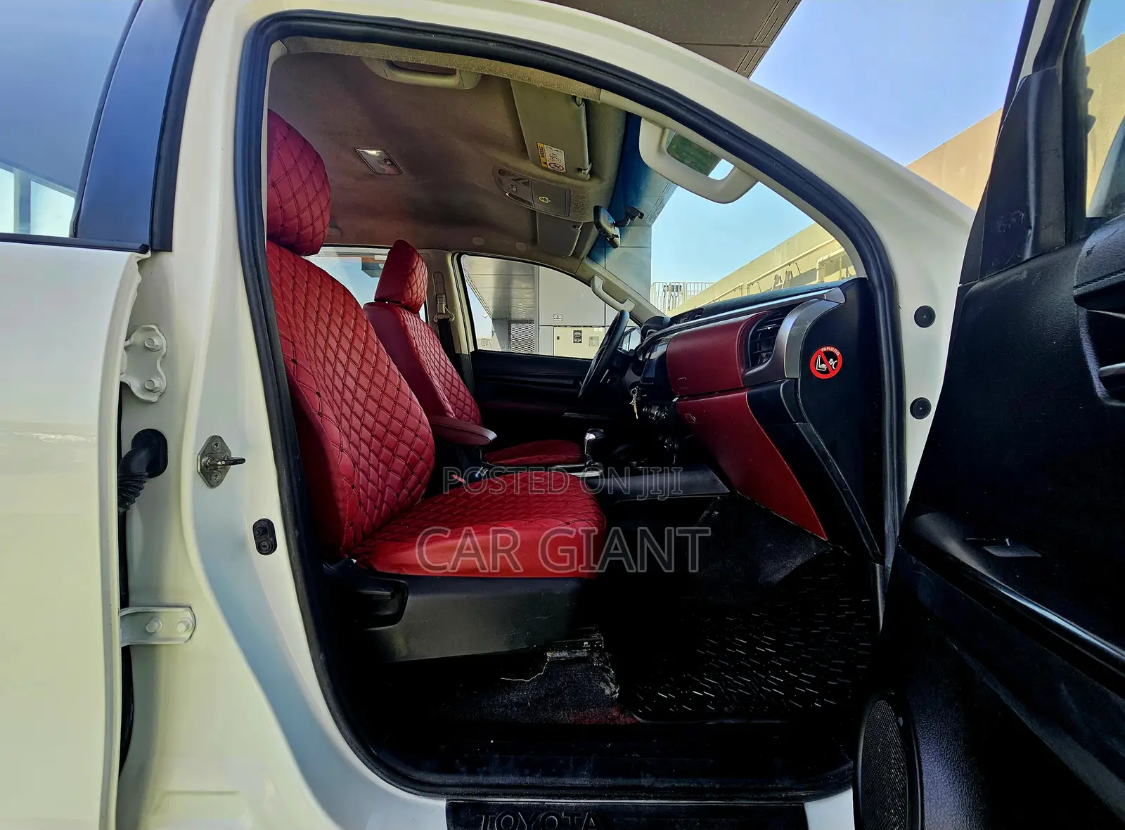 Toyota Hilux 2024 White