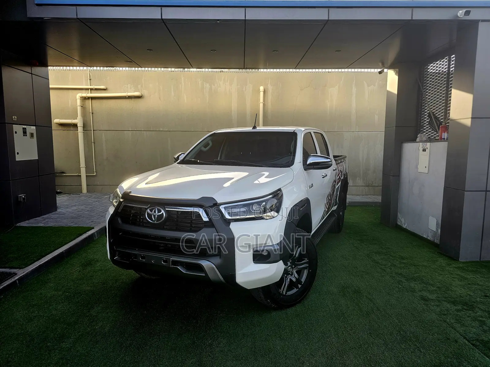 Toyota Hilux 2023 White