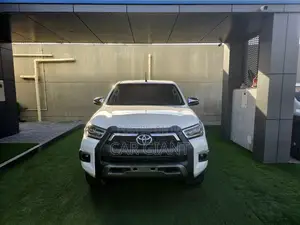 Toyota Hilux 2023 White