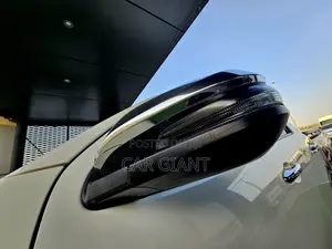 Toyota Hilux 2023 White