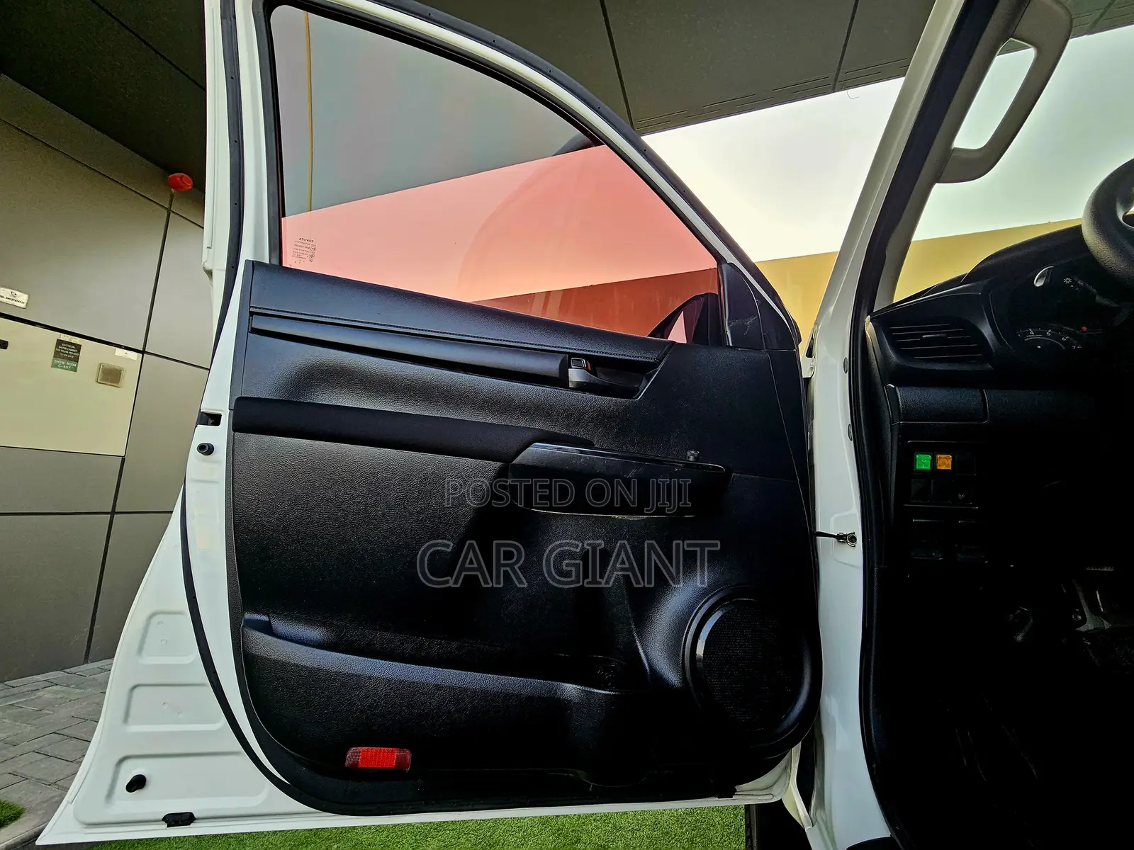 Toyota Hilux 2023 White