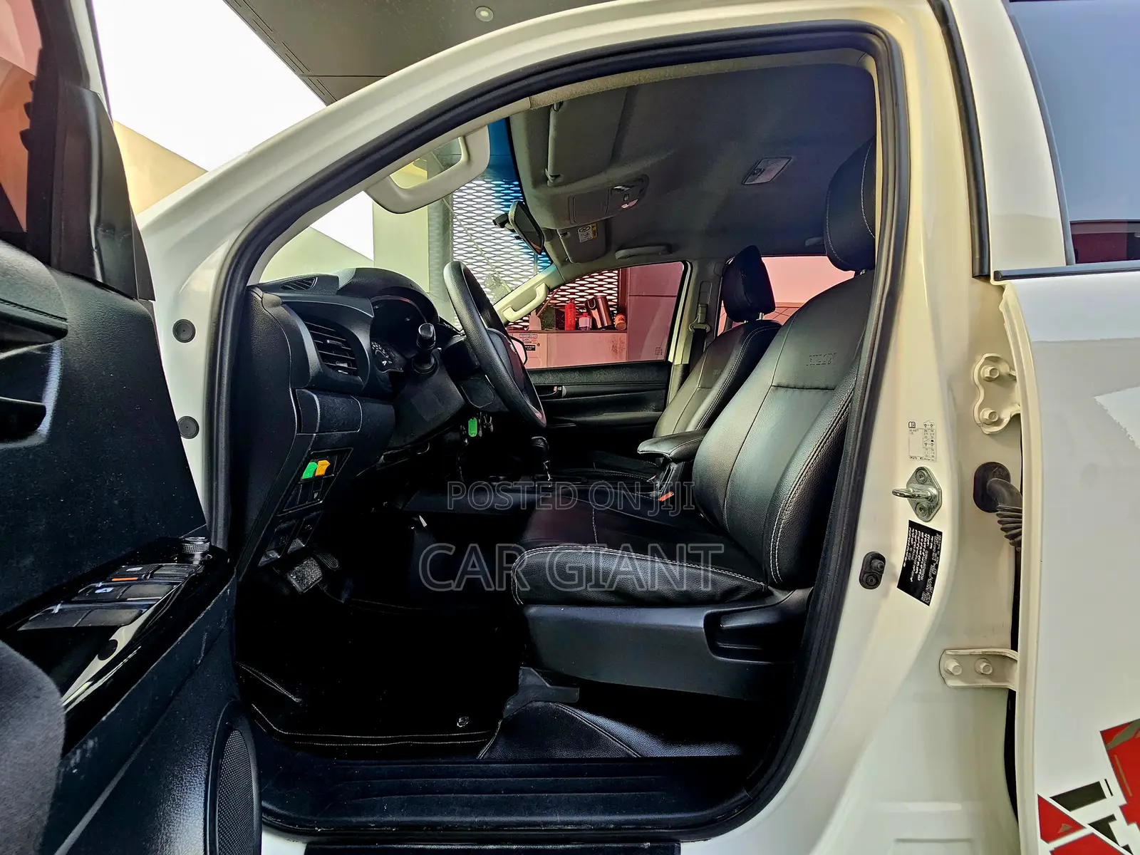 Toyota Hilux 2023 White