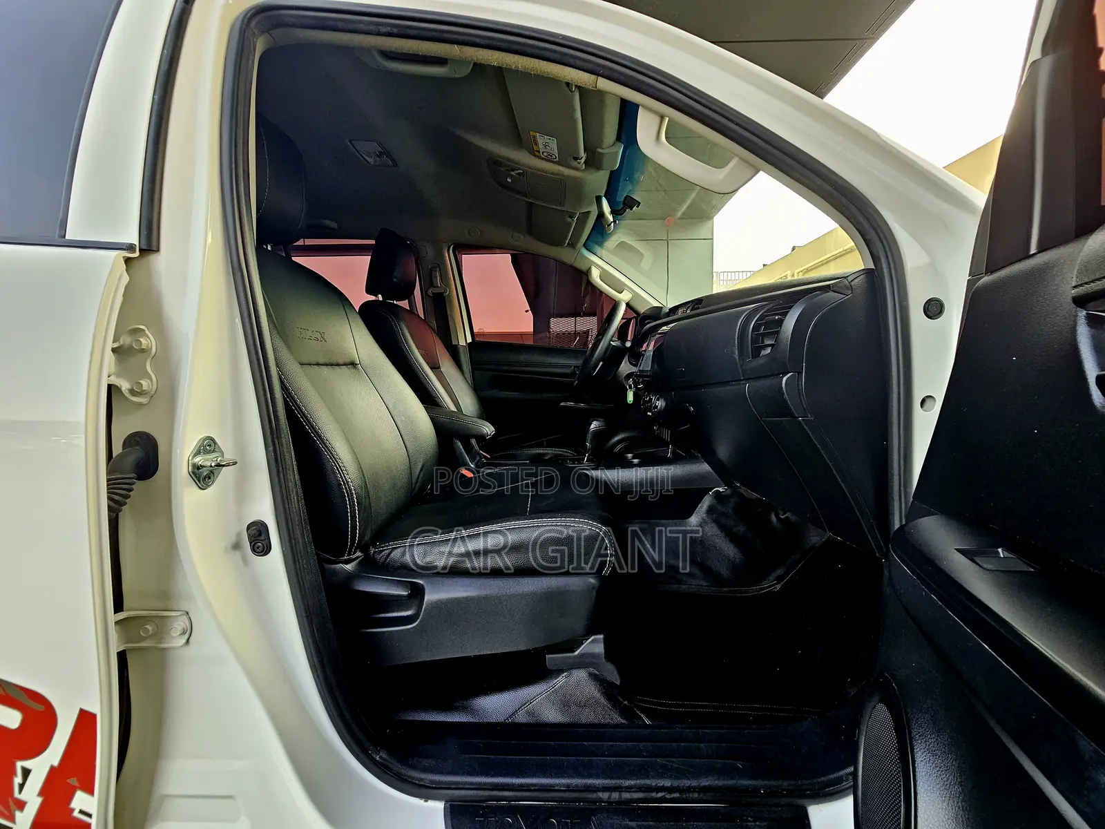 Toyota Hilux 2023 White