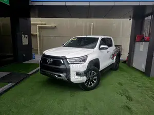 Toyota Hilux 2022 White