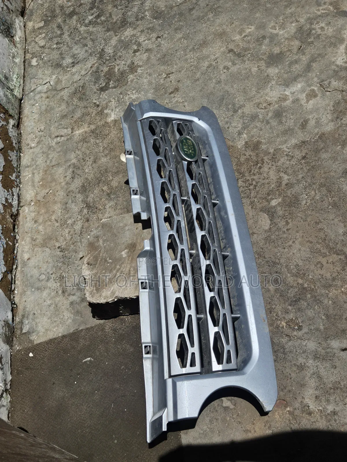 Land Rover Discovery 4 Front Grille 2015