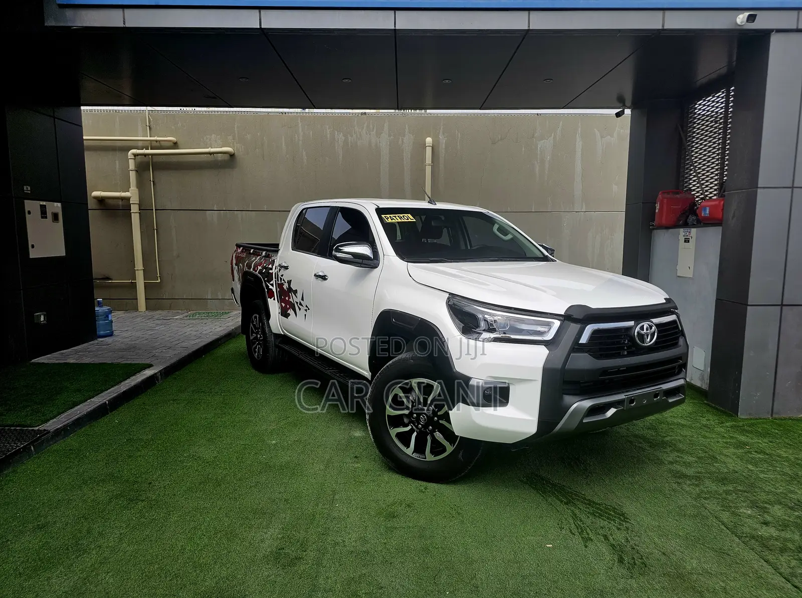 Toyota Hilux 2022 White
