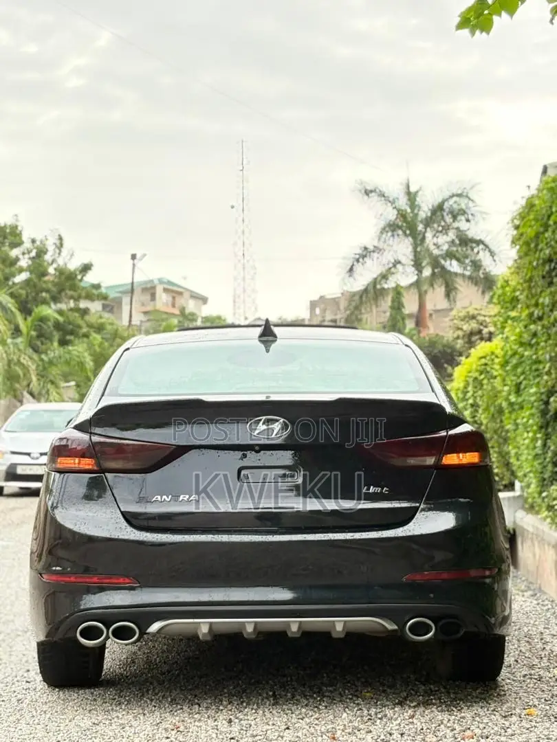 Hyundai Elantra Limited Sedan FWD (2.0L 4cyl 6A) 2017 Black