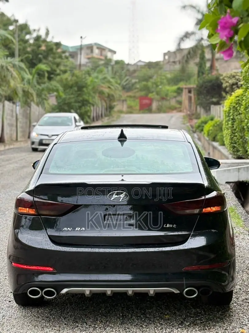 Hyundai Elantra Limited Sedan FWD (2.0L 4cyl 6A) 2017 Black