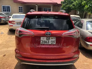 Toyota RAV4 LE FWD (2.5L 4cyl 6A) 2016 Red