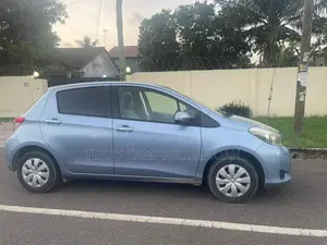 Toyota Vitz 1.0 FWD 3dr 2013 Blue