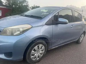 Toyota Vitz 1.0 FWD 3dr 2013 Blue