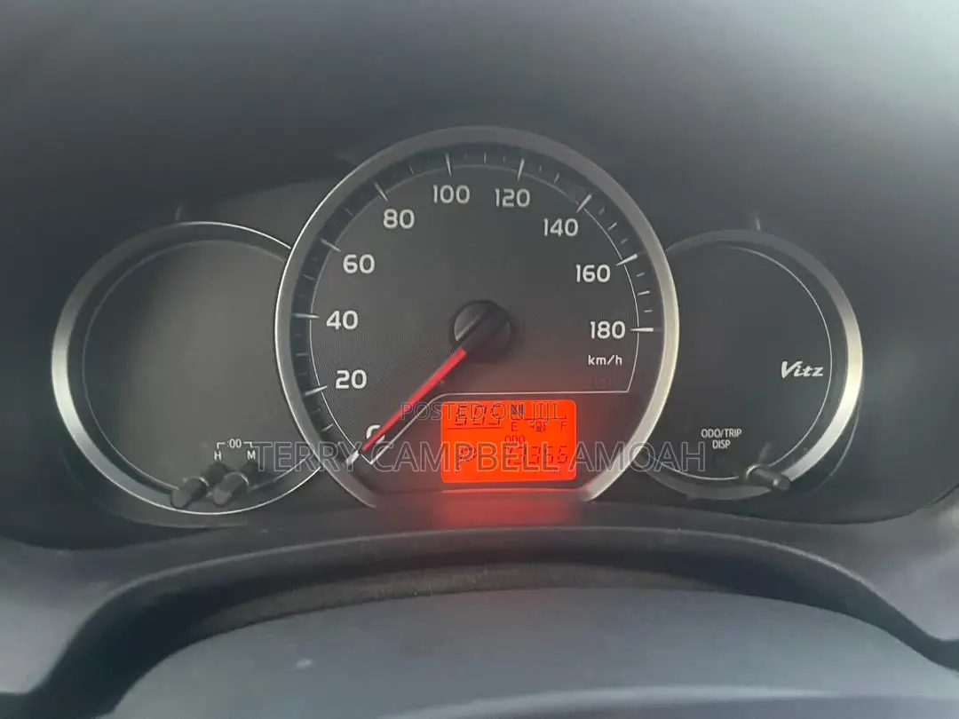 Toyota Vitz 1.0 FWD 3dr 2013 Blue