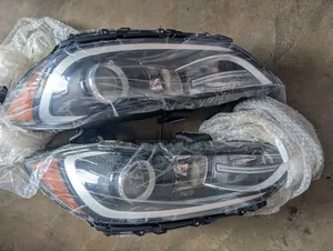 Hyundai Elantra 2017 - 2018 Headlight Pair
