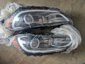 Hyundai Elantra 2017 - 2018 Headlight Pair