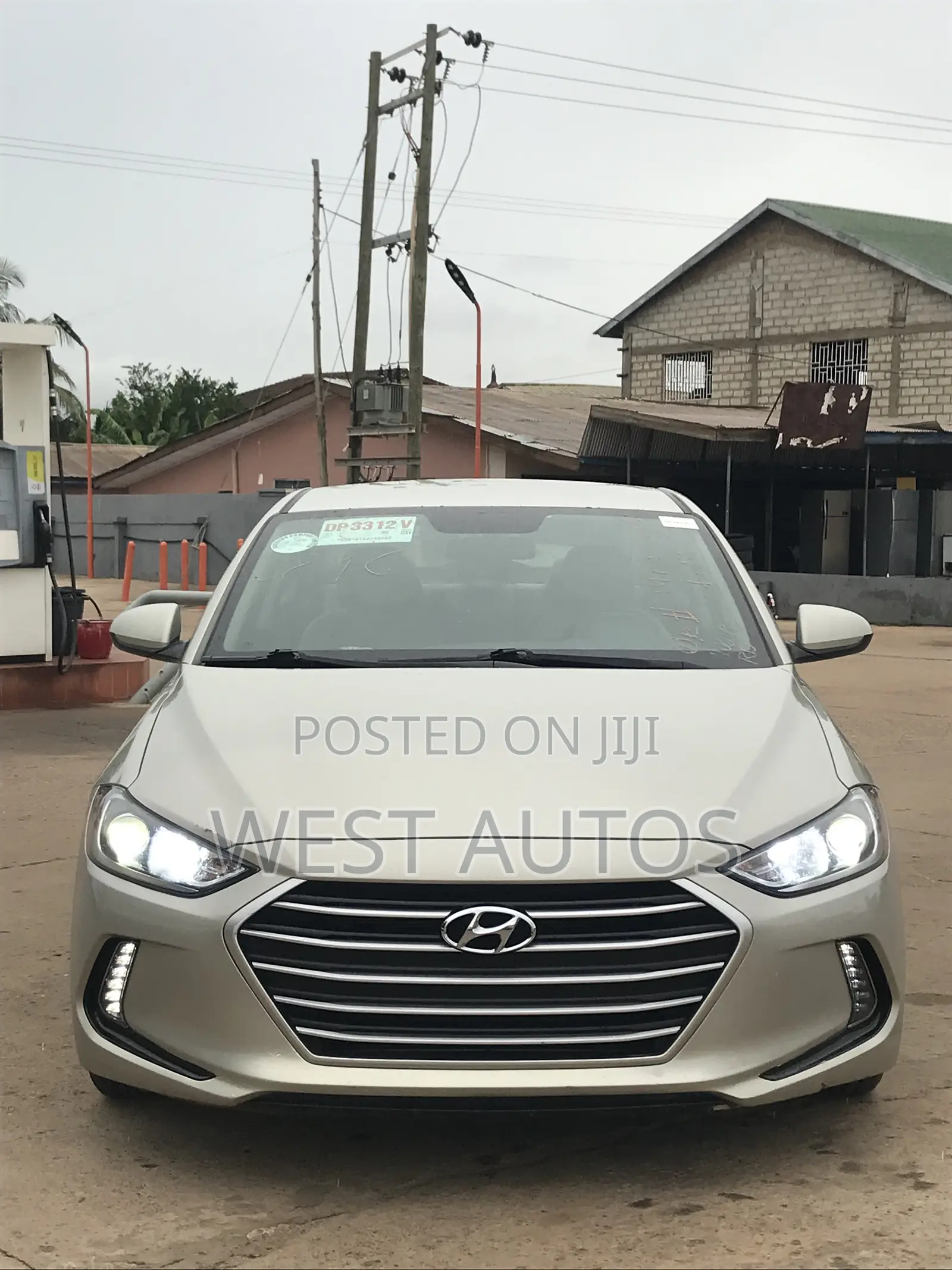 Hyundai Elantra Limited Sedan FWD (1.8L 4cyl 6A) 2016 Beige