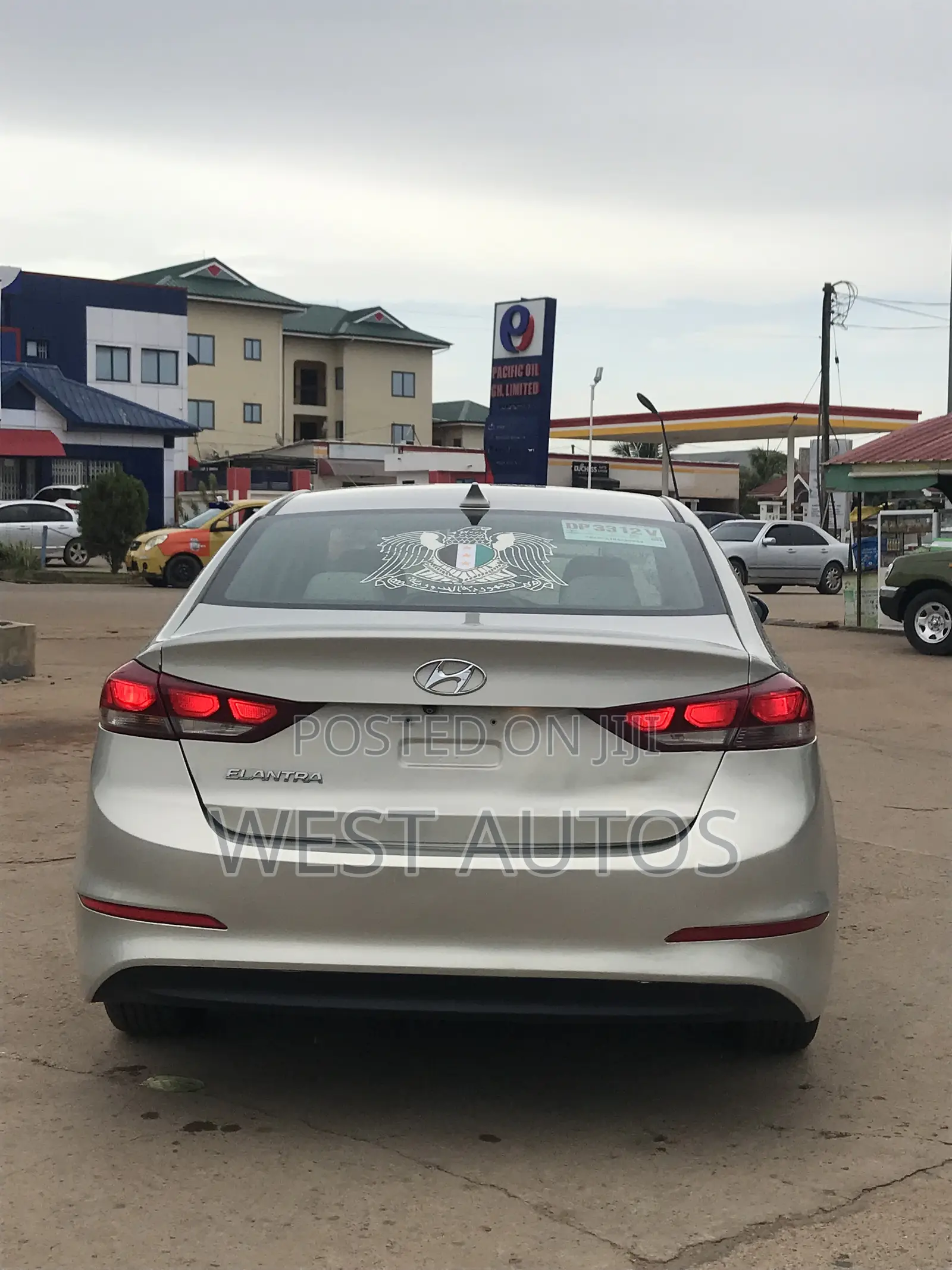 Hyundai Elantra Limited Sedan FWD (1.8L 4cyl 6A) 2016 Beige