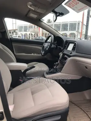 Hyundai Elantra Limited Sedan FWD (1.8L 4cyl 6A) 2016 Beige