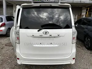 Toyota Voxy 2010 White
