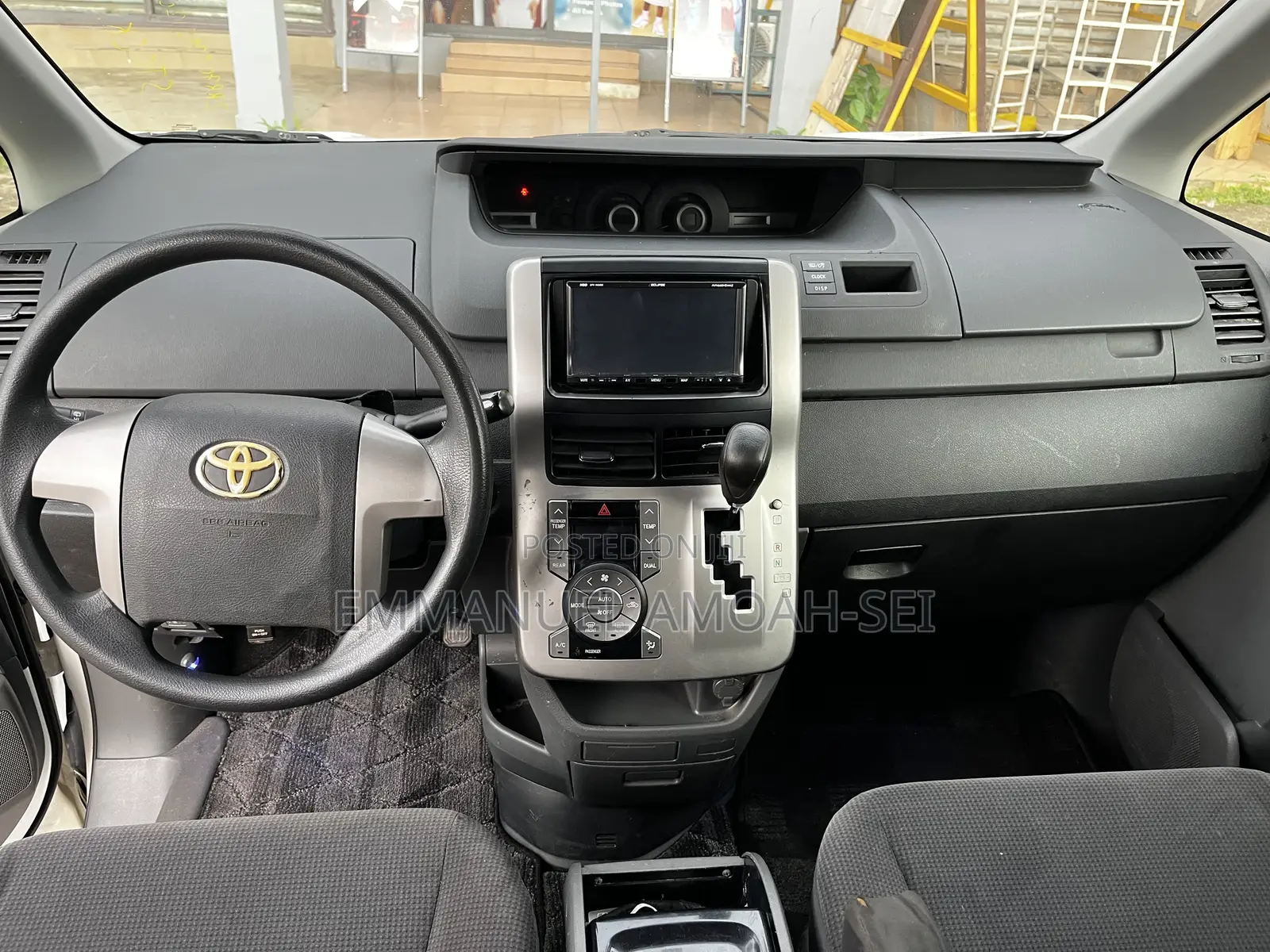Toyota Voxy 2010 White