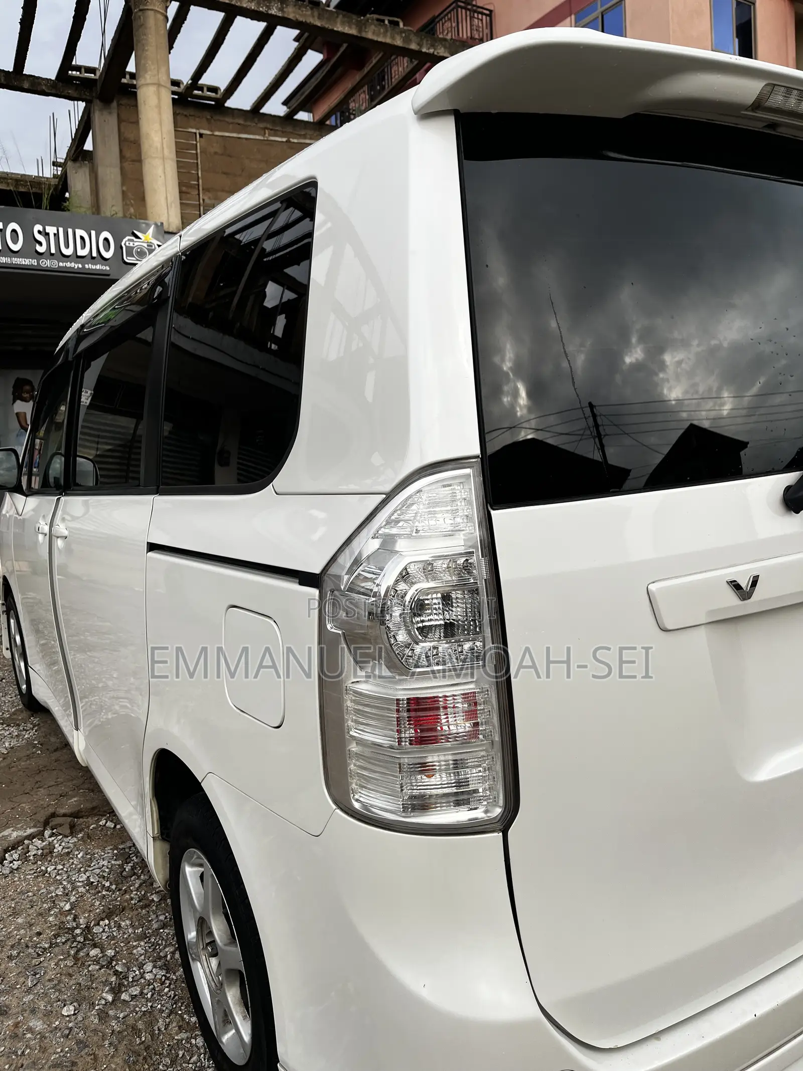 Toyota Voxy 2010 White