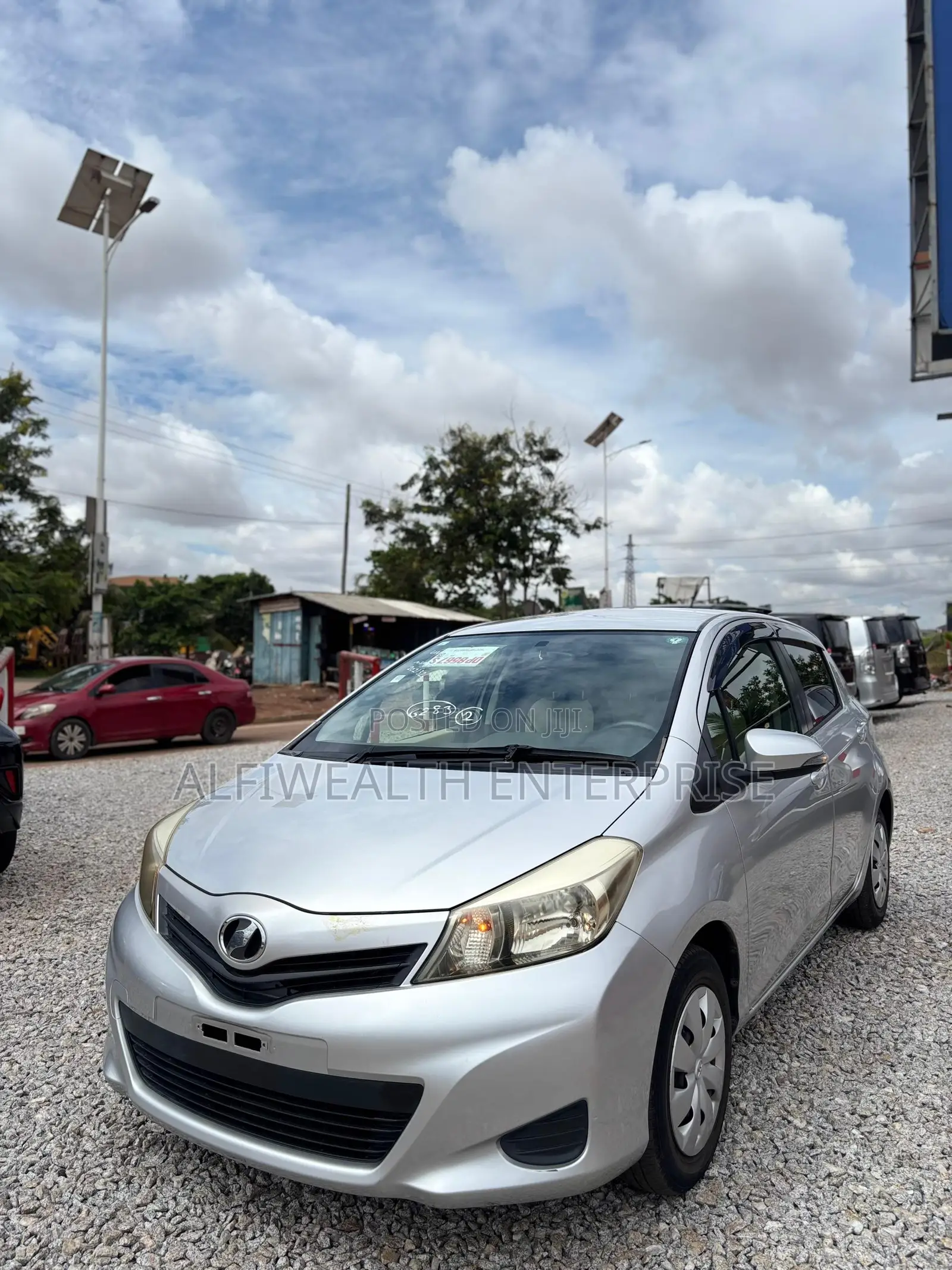 Toyota Vitz 2011 Silver