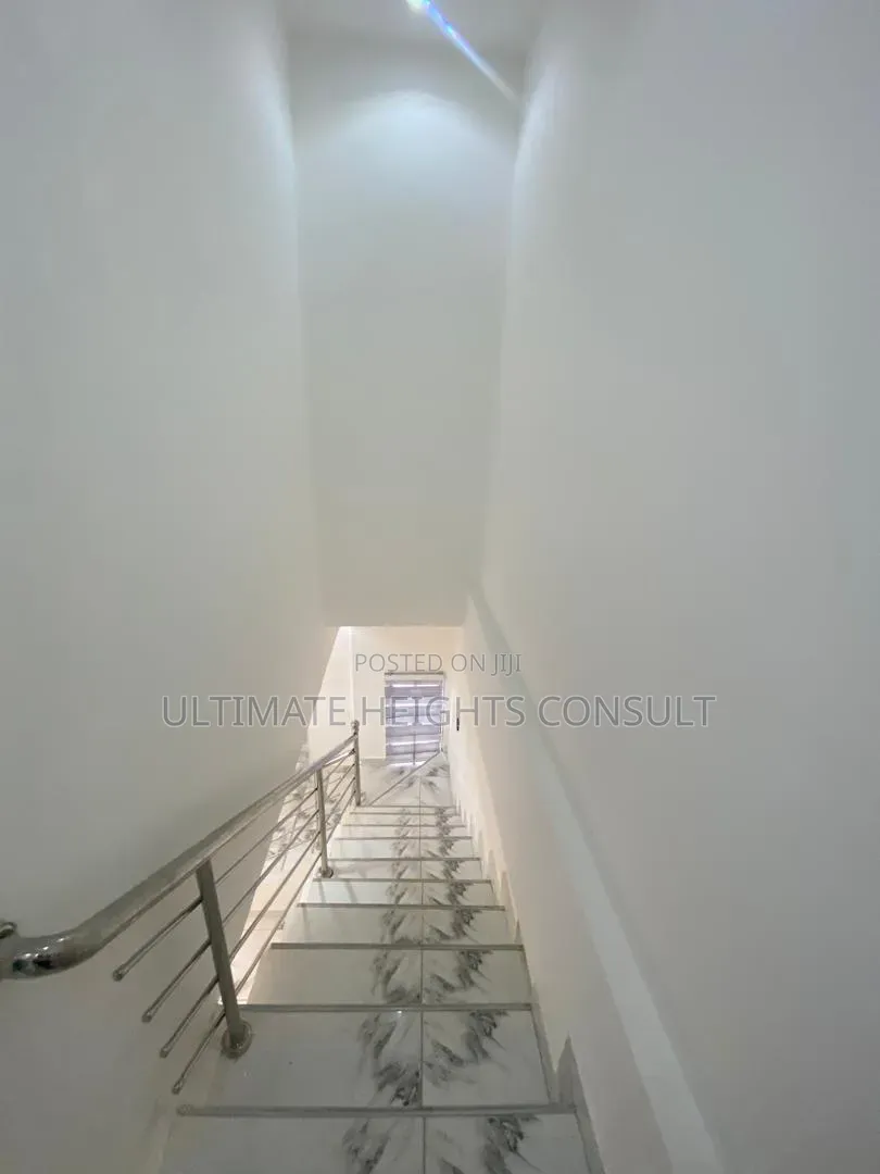 2bdrm House in Adjiriganor, School Junction for sale