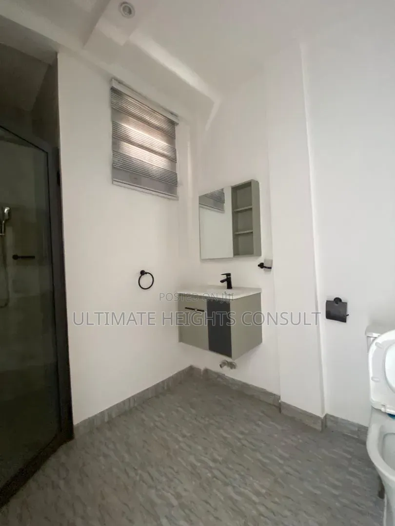 2bdrm House in Adjiriganor, School Junction for sale