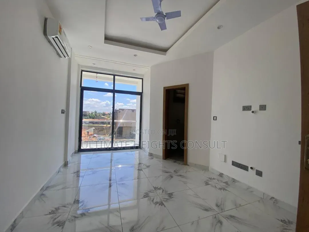 2bdrm House in Adjiriganor, School Junction for sale