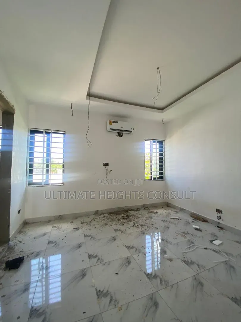 2bdrm House in Adjiriganor, School Junction for sale