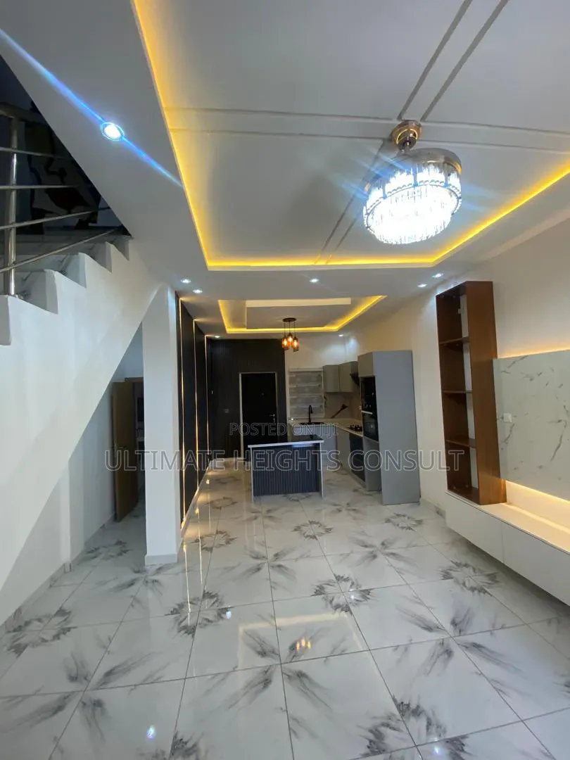 2bdrm House in Adjiriganor, School Junction for sale