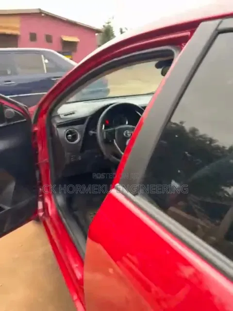 Toyota Corolla LE (1.8L 4cyl 2A) 2018 Red