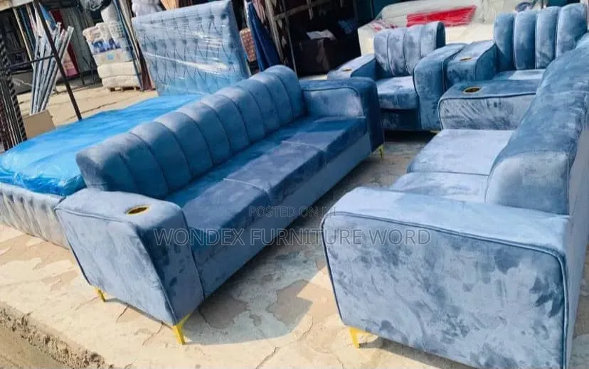 Big ZZZ Couch Very Strong and Comfortable