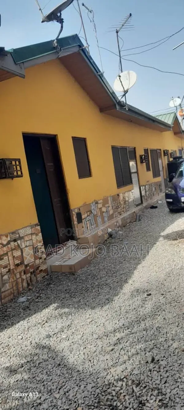 1bdrm Room & Parlour in Aseda House, Awutu Senya East Municipal