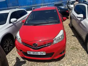 Toyota Vitz 2012 Red