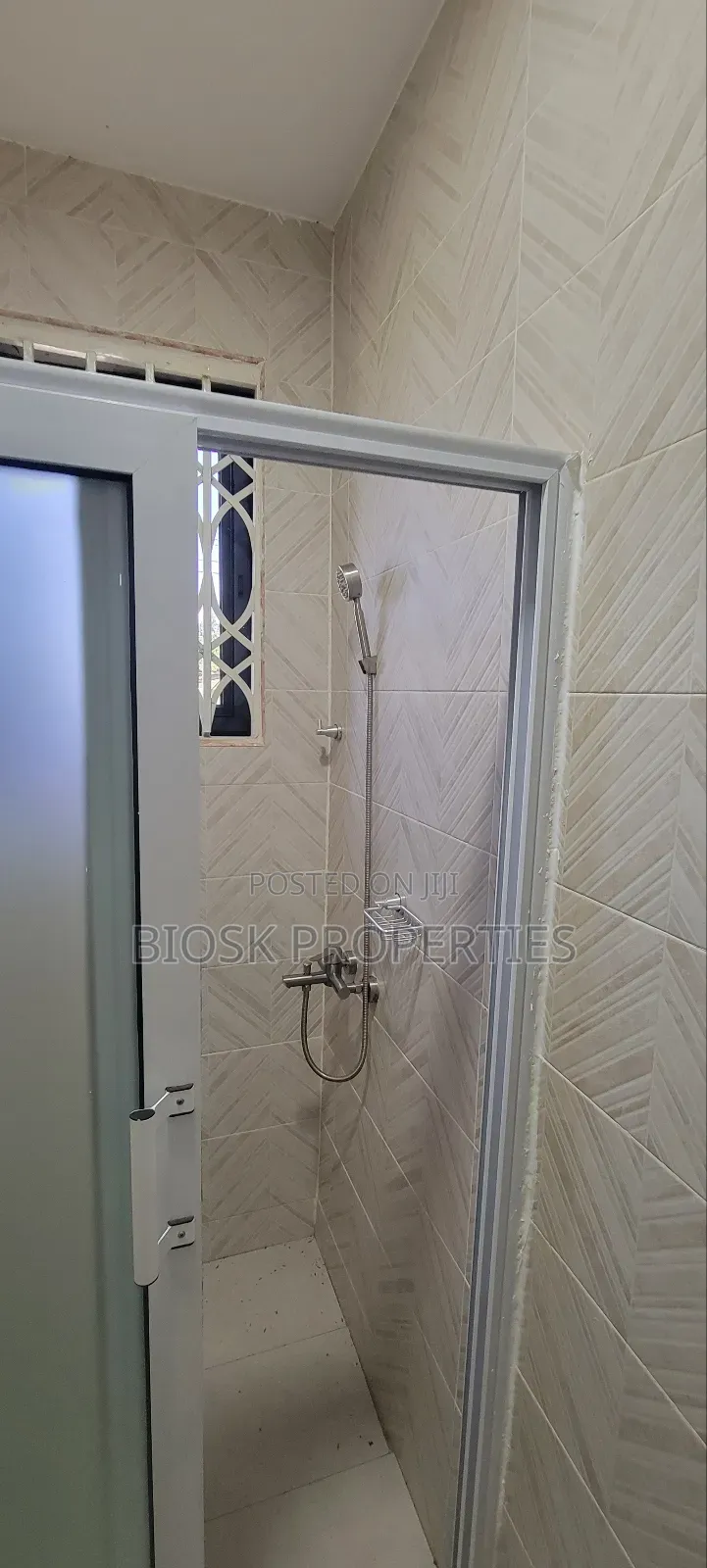 2bdrm Apartment in Biosk Properties, Frafraha for rent