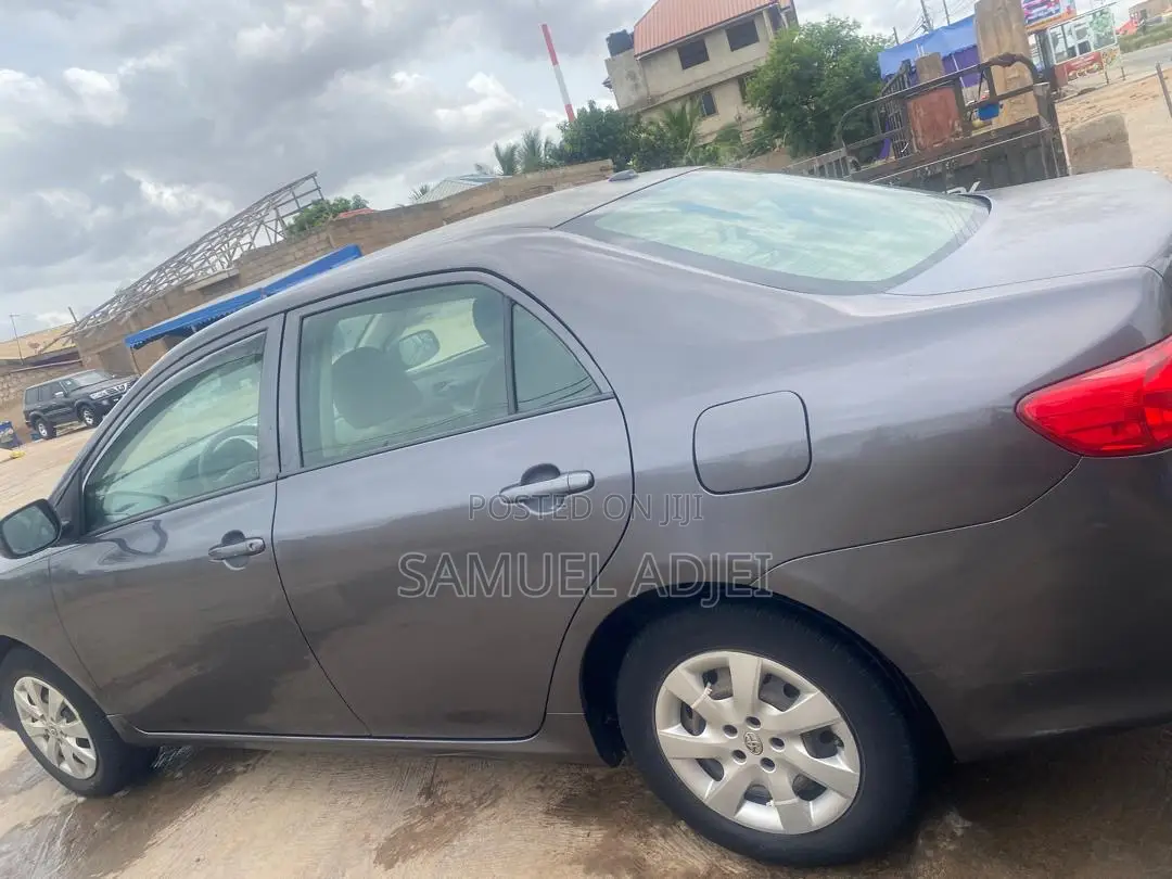 Toyota Corolla 2010 Gray