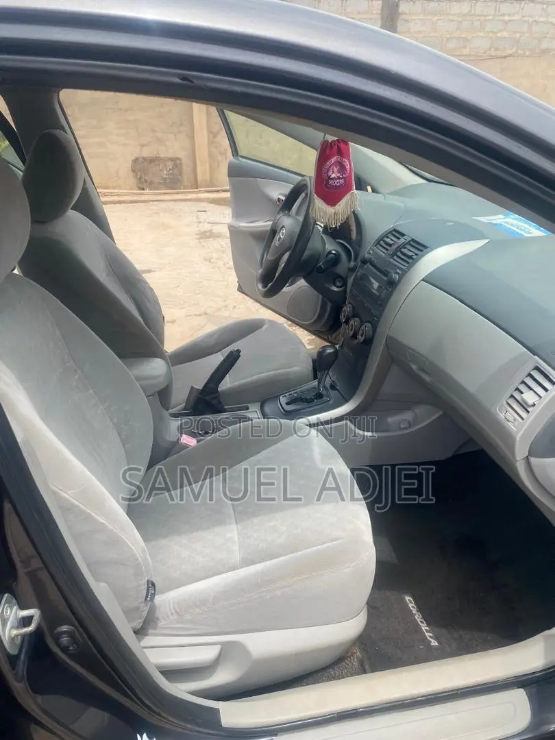 Toyota Corolla 2010 Gray
