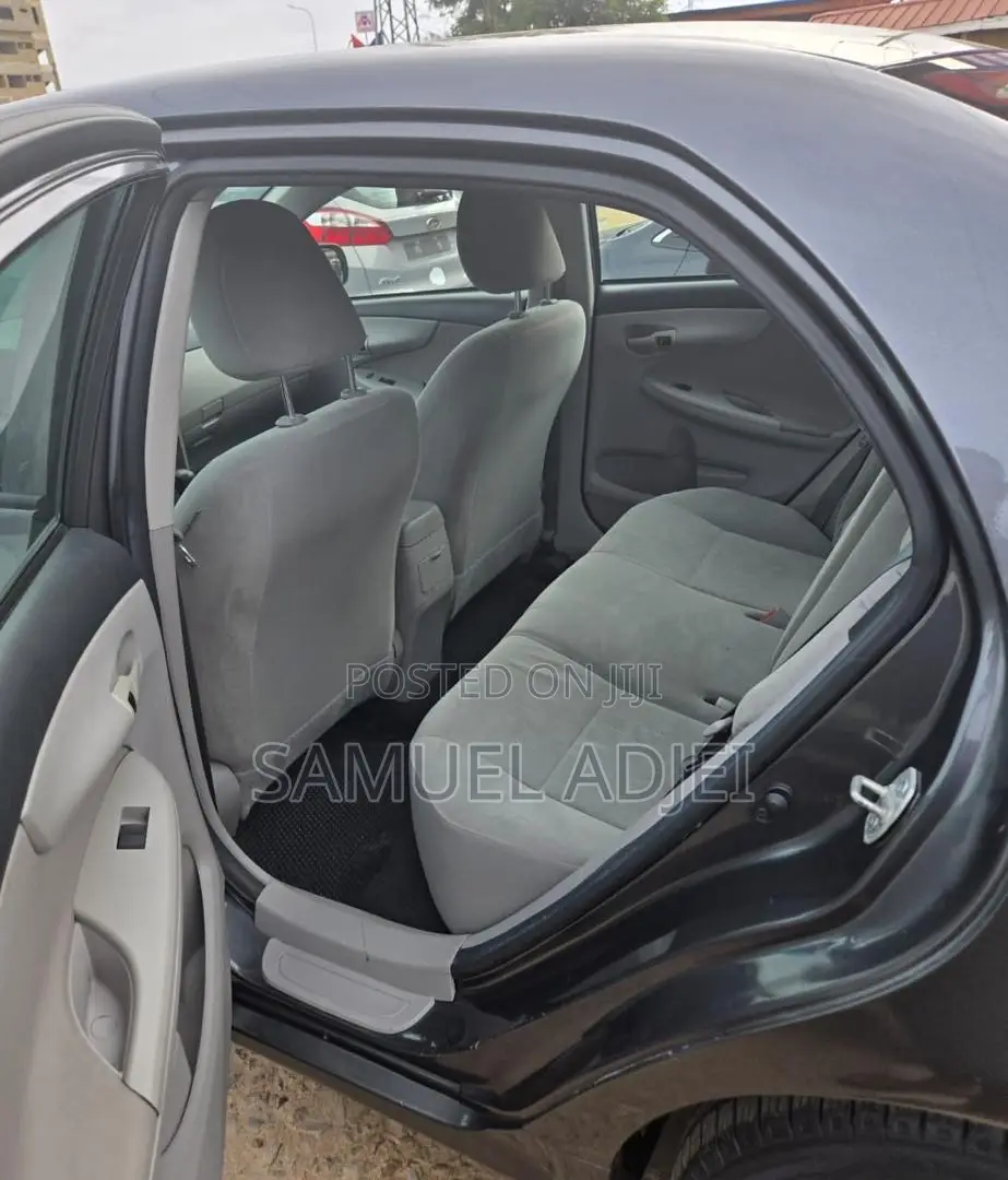 Toyota Corolla 2010 Gray