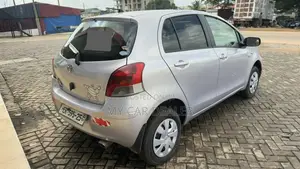 Toyota Vitz 1.5 FWD 3dr 2010 Silver