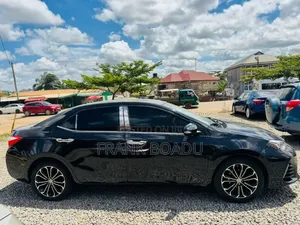 Toyota Corolla 2016 Black
